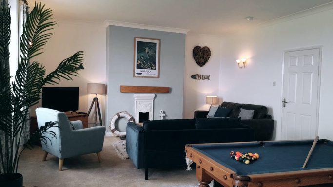 Lounge with sofas and pool table